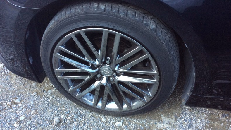 タイヤホイール前