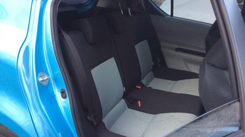 内装後方シート