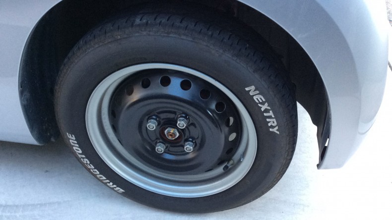 タイヤホイール前