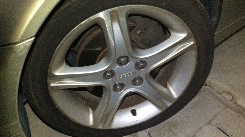 タイヤホイール前