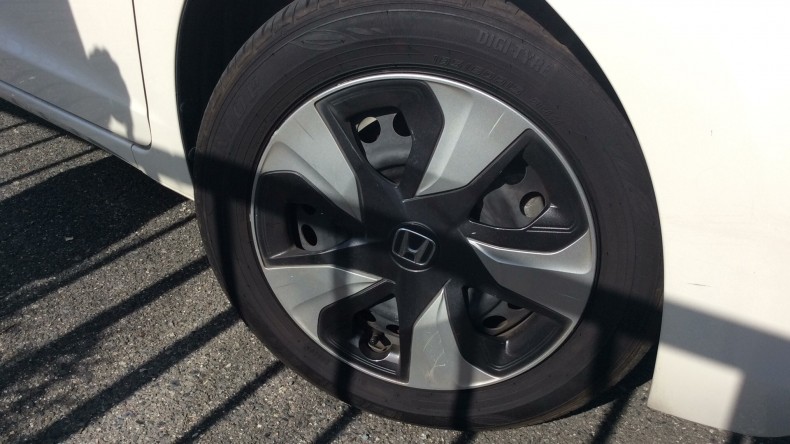 タイヤホイール前