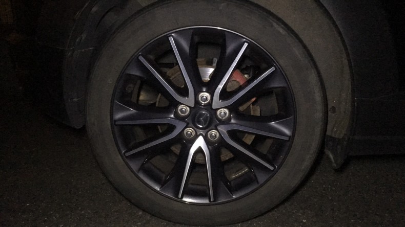 タイヤホイール前