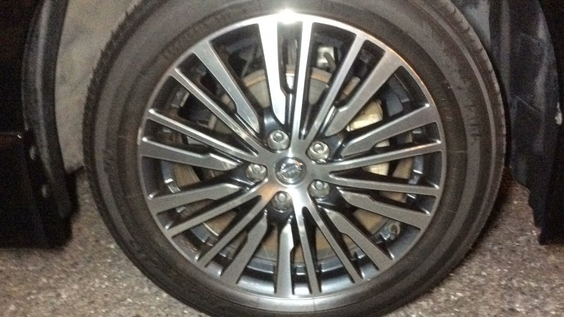 タイヤホイール前