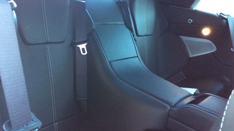 内装後方シート