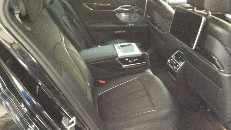 内装後方シート