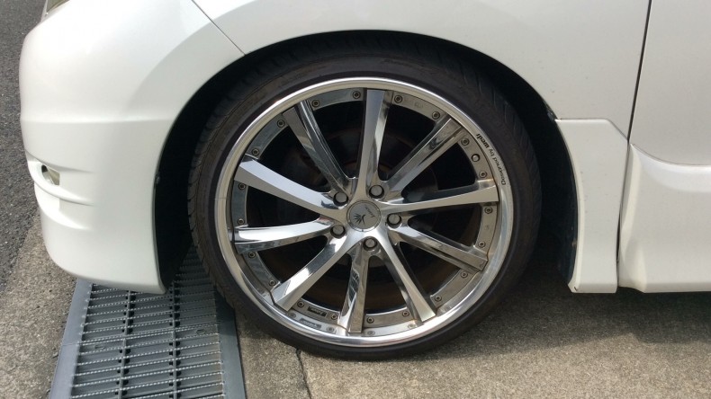 タイヤホイール前