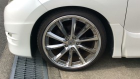 タイヤホイール前