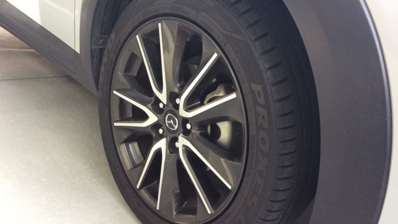 タイヤホイール前