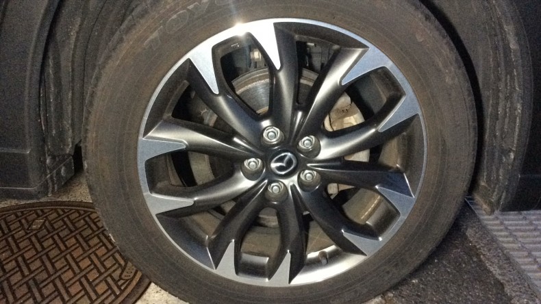 タイヤホイール前