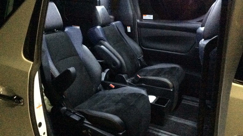 内装後方シート