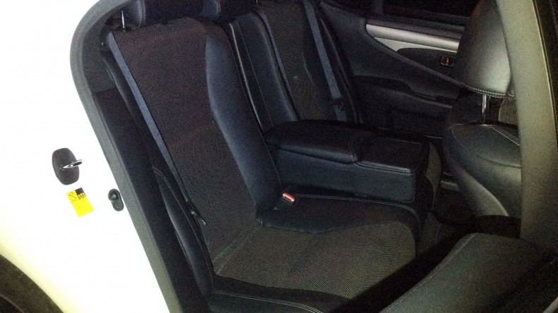 内装後方シート