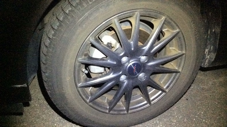 タイヤホイール前