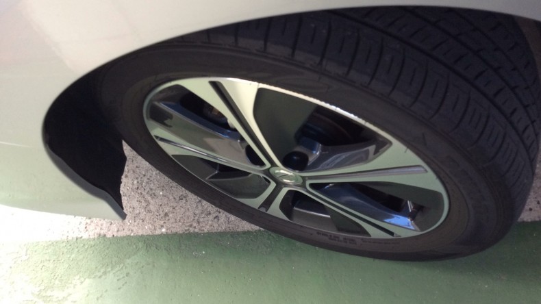 タイヤホイール前