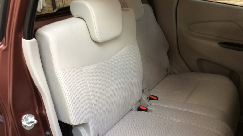 内装後方シート