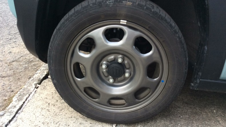 タイヤホイール前