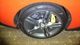 タイヤホイール前