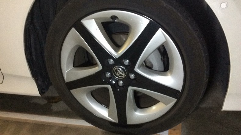 タイヤホイール前