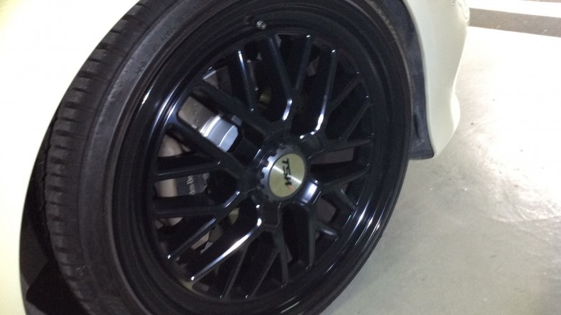 タイヤホイール前