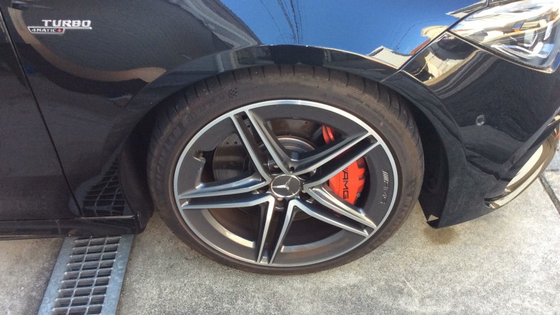 タイヤホイール前