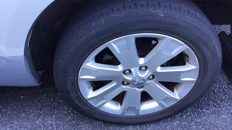 タイヤホイール前