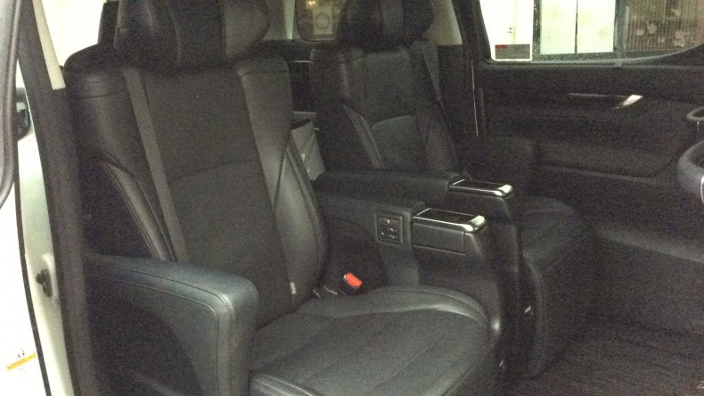 内装後方シート