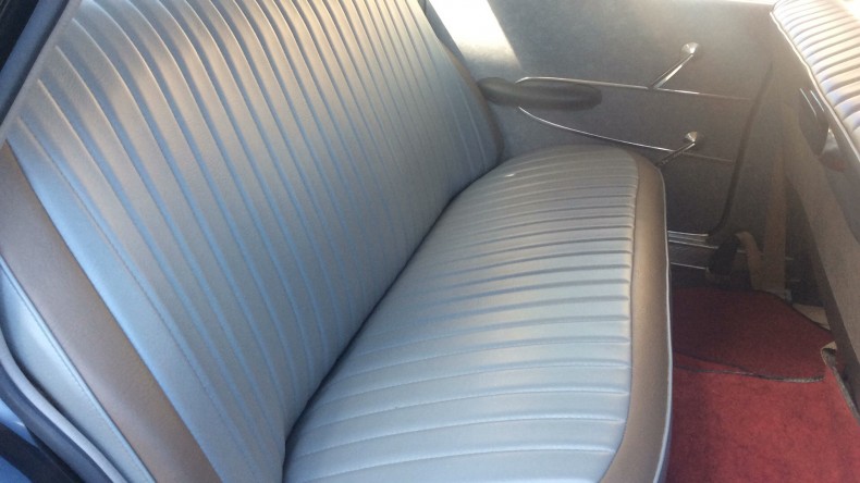 内装後方シート