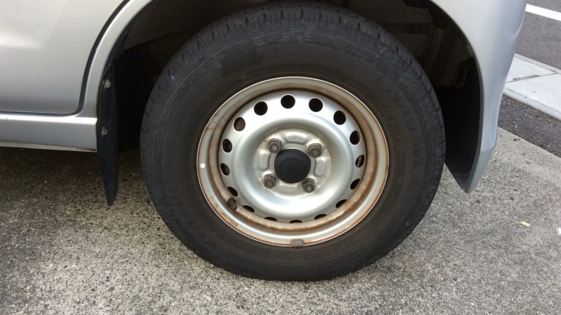 タイヤホイール前