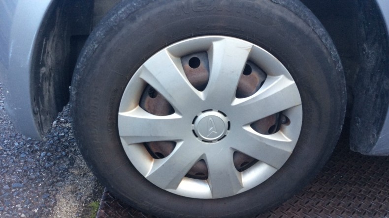 タイヤホイール前