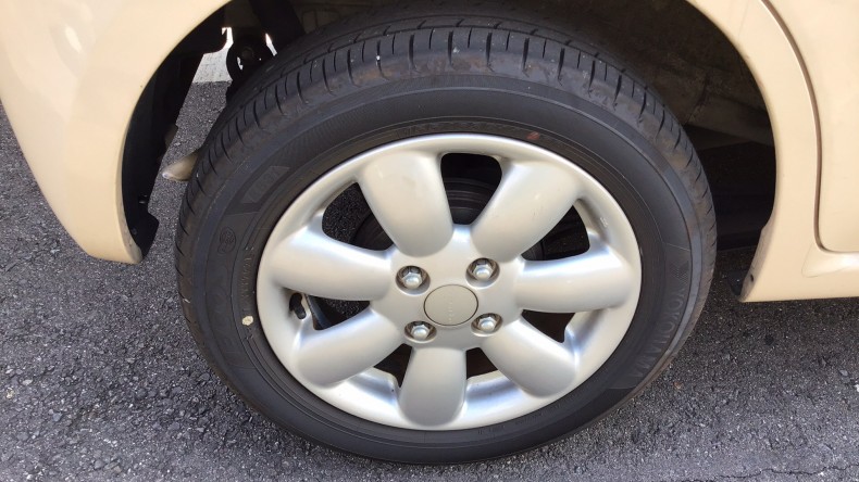 タイヤホイール前