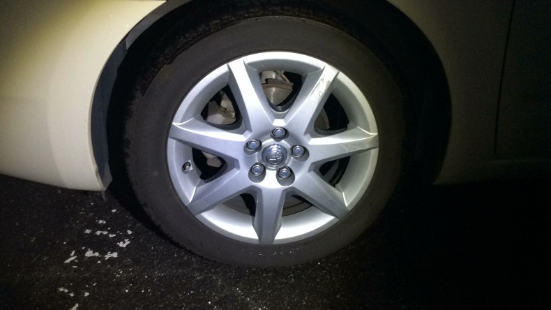 タイヤホイール前