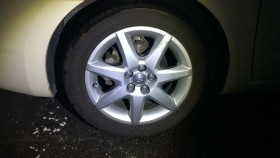 タイヤホイール前