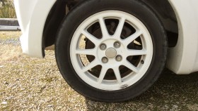 タイヤホイール前