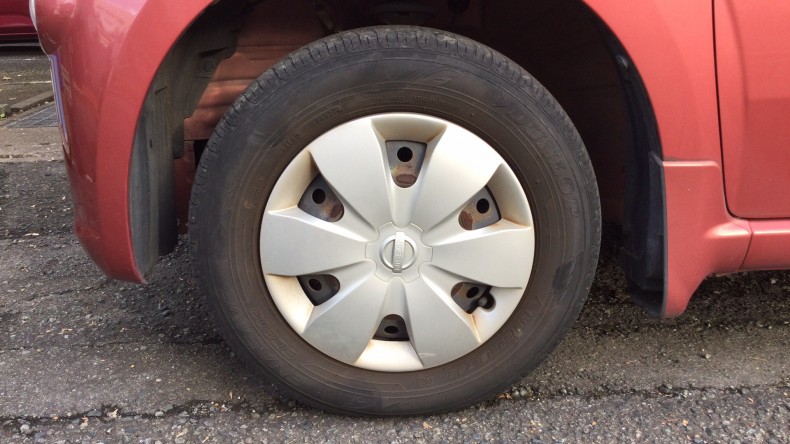 タイヤホイール前