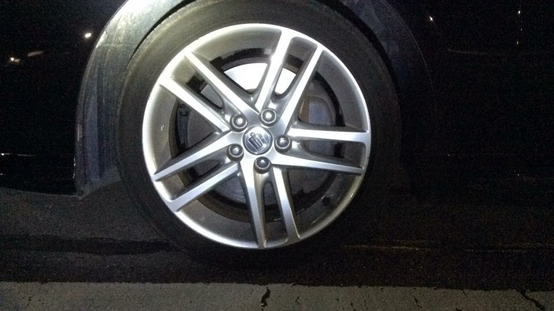 タイヤホイール前