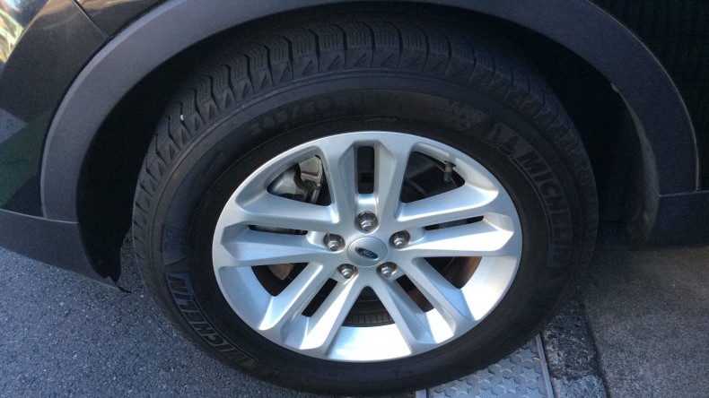 タイヤホイール前