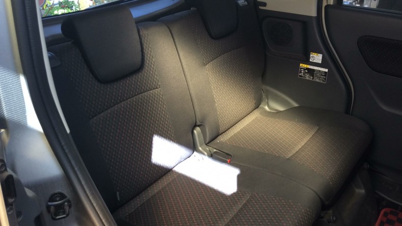 内装後方シート