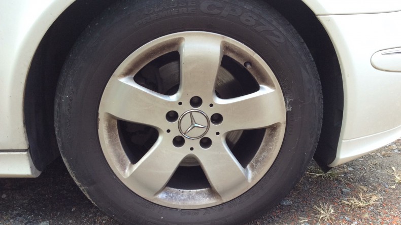 タイヤホイール前