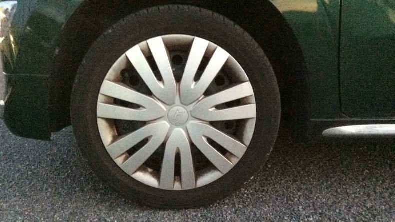 タイヤホイール前