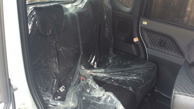 内装後方シート