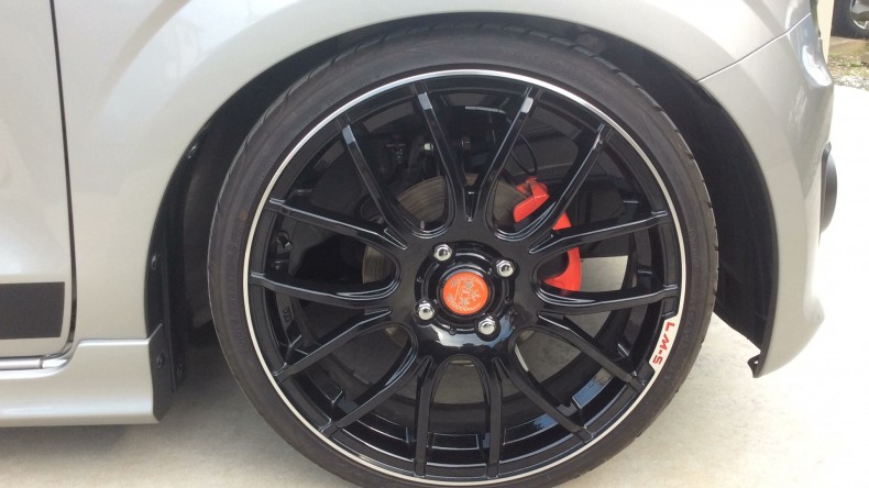 タイヤホイール前