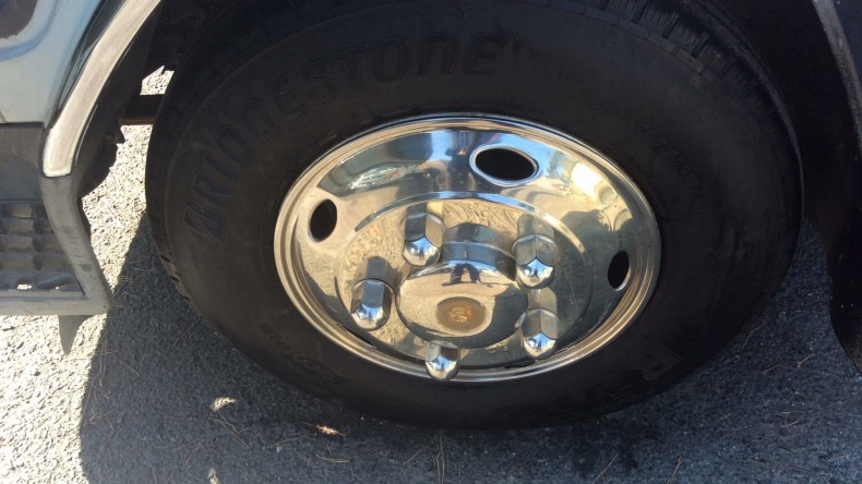 タイヤホイール前