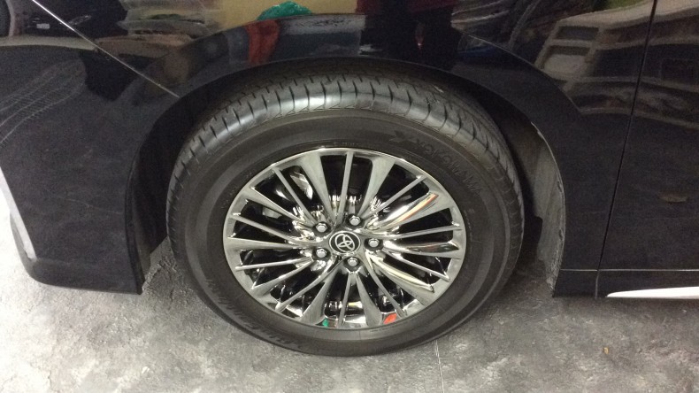 タイヤホイール前