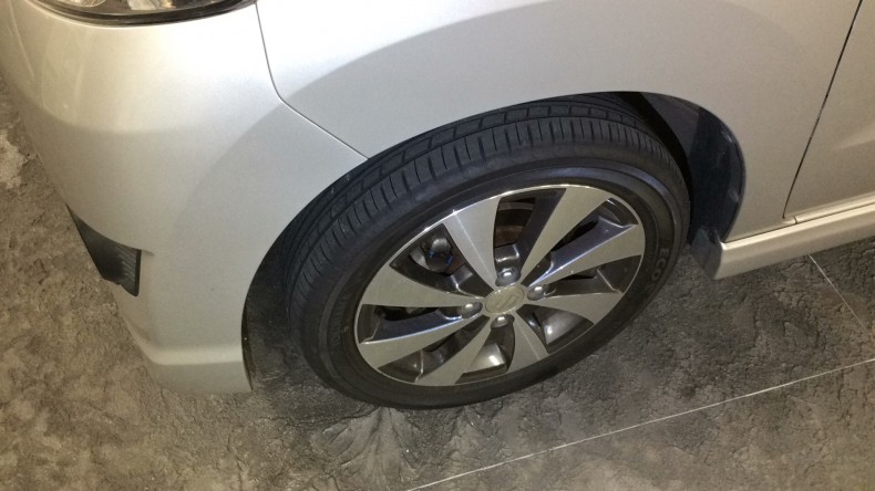 タイヤホイール前