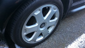 タイヤホイール前