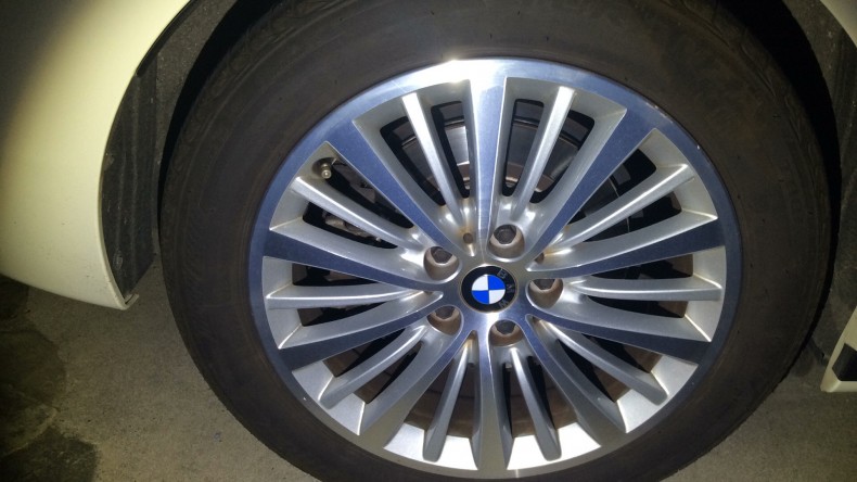 タイヤホイール前