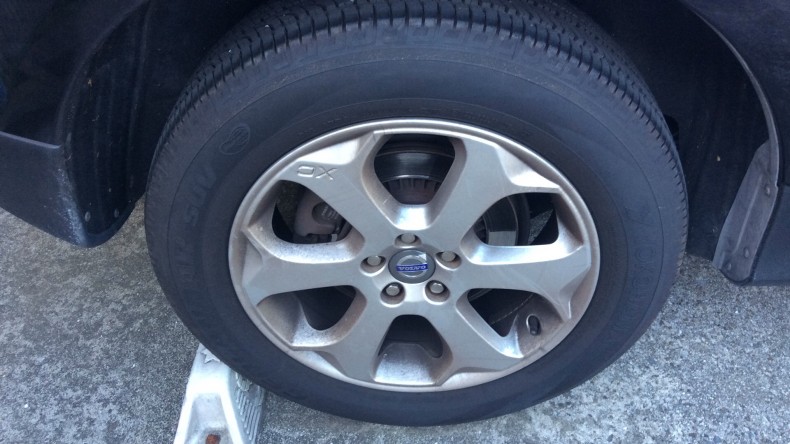 タイヤホイール前