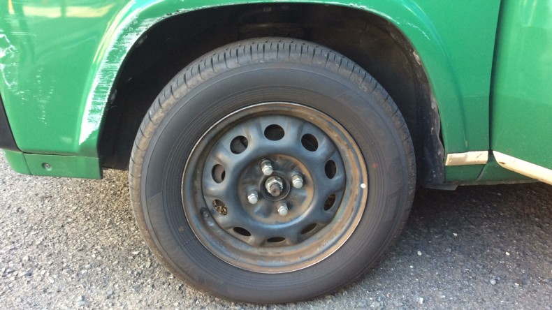 タイヤホイール前