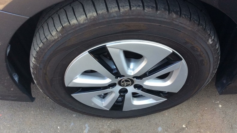 タイヤホイール前