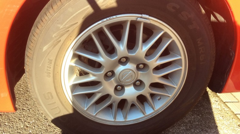 タイヤホイール前