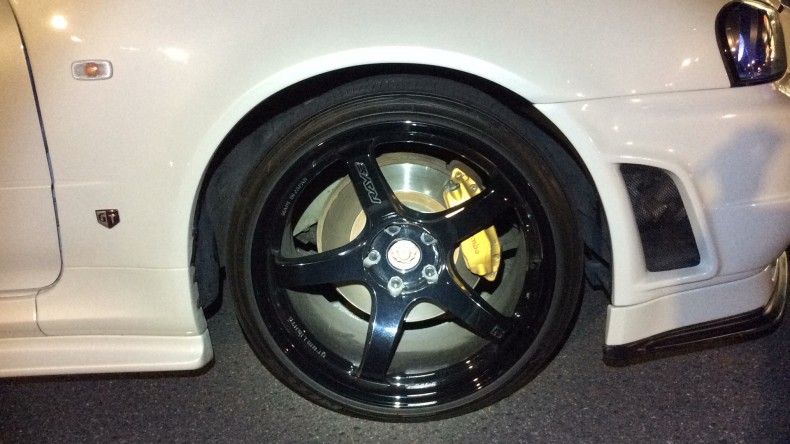 タイヤホイール前